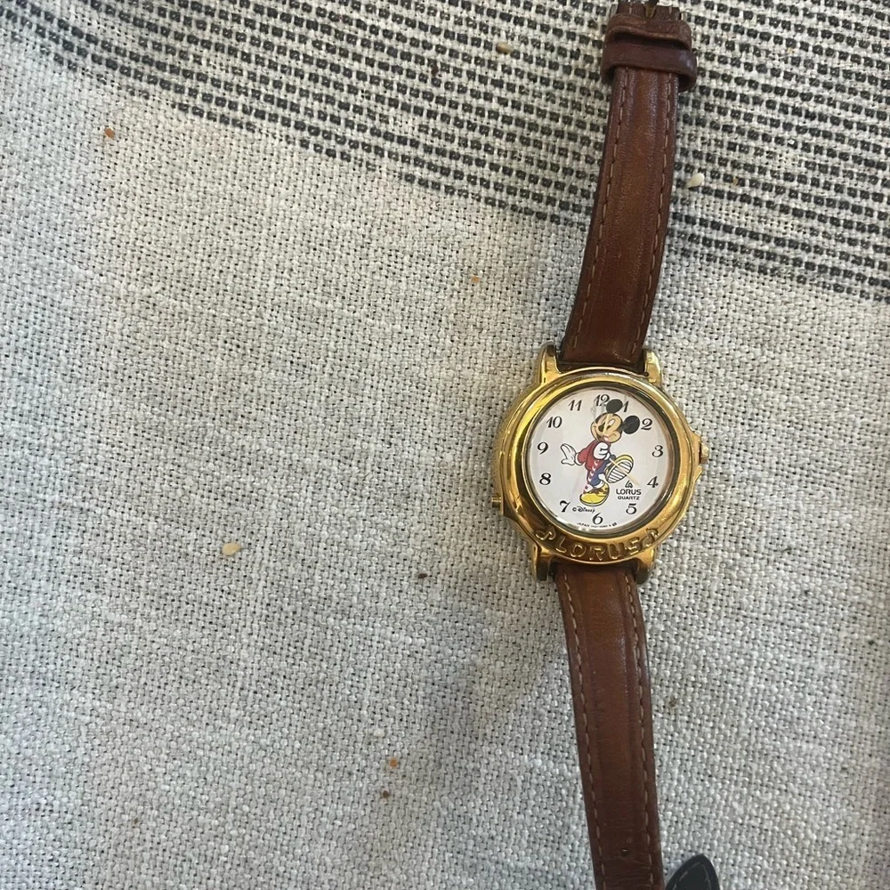 Brown Leather Mickey Mouse Watch Vintage ❤️